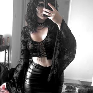 Meet your Posher, Ella